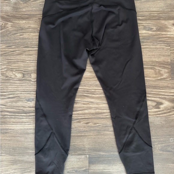 Lululemon in movement tight Size 10. Excell used cond worn a handful of times - Picture 4 of 8